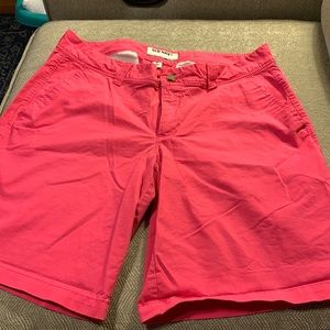 Old navy chino style knee length pink shorts excellent condition size 8